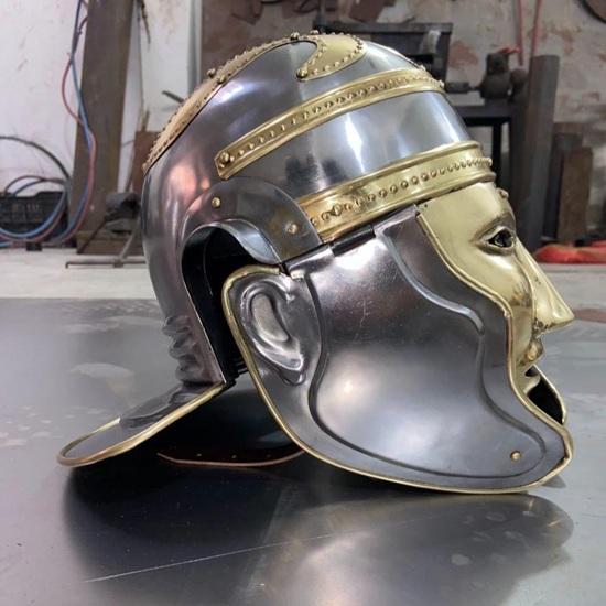 Maschera Imperiale Romana Medievale in Ottone Fatta a Mano Elmo da Cavalleria. per accessorio Cosplay