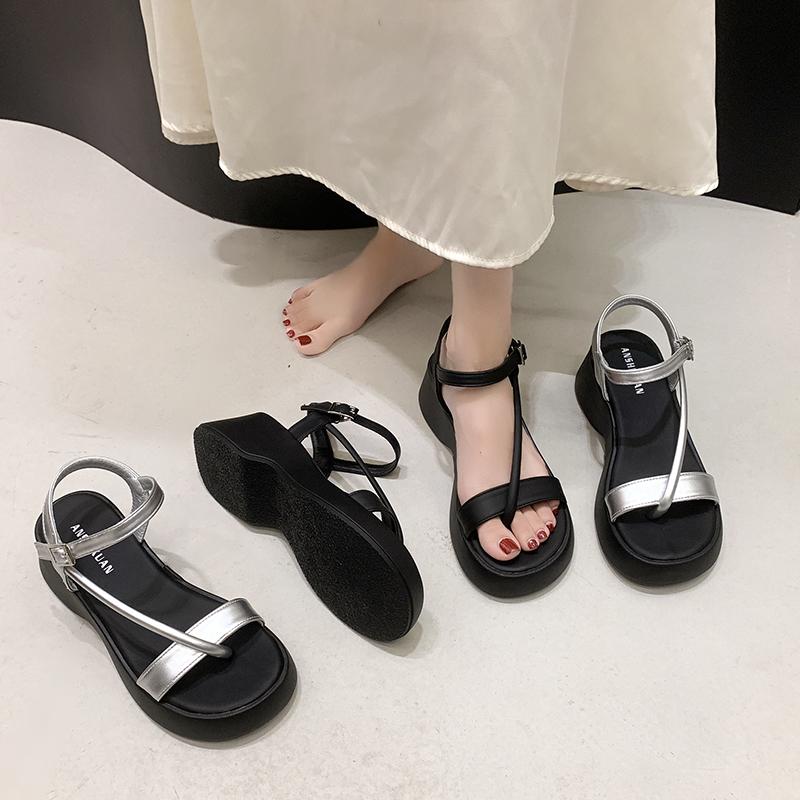 Fashion Outside Sandals Increasing Height Flip Flops Platform 2025 Summer Muffins shoe Sale Of Women's Shoes Clogs With Heel Corrective