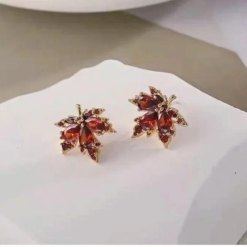 French Vintage Crystal Zircon Red Maple Leaf Earrings For Women Temperament Rhinestone Tassel Earrings Party Jewelry Bijoux Gift