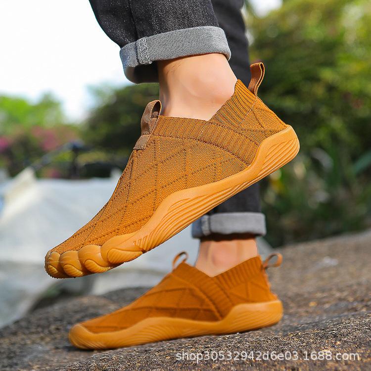 

Уличная пятипалая спортивная обувь для отдыха, обувь с широким носком, эластичный верх из летучего трикотажа, на одной педали, нескользящая и износостойкая резиновая подошва 46 светло-коричневого