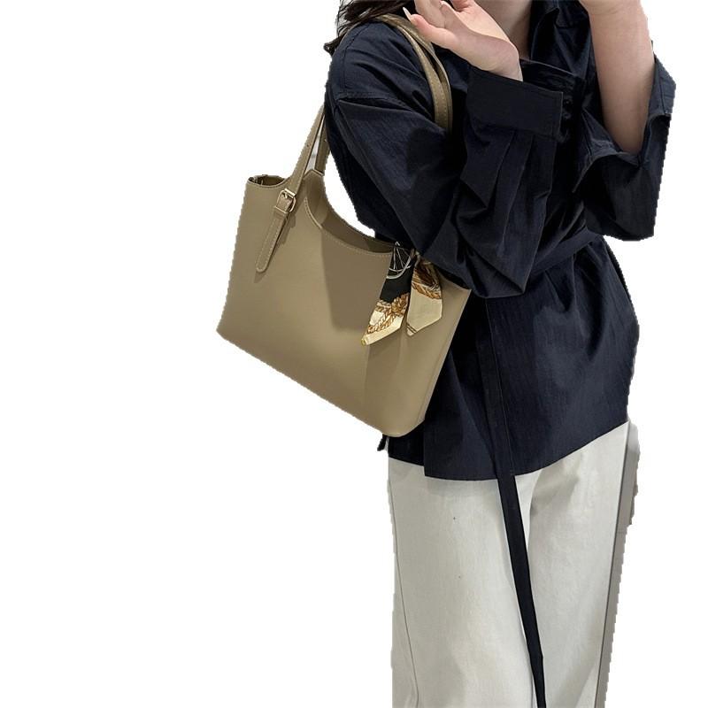 New Retro Large Capacity Tote Bag for Women Versatile Street Style Shoulder Handbag Casual Commuter Work Bag KTB