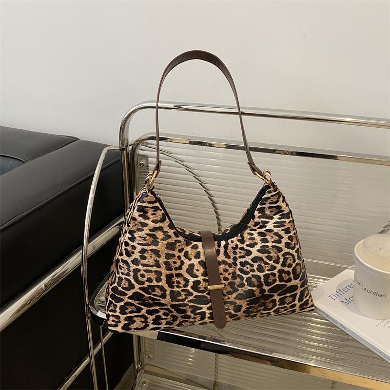 

Универсальная женская маленькая сумка под мышкой 2025 новая модная повседневная сумка через плечо с леопардовым принтом, нишевый дизайн интернет-знаменитости коричневый