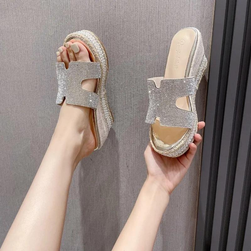 Модные туфли с жемчужной веревкой на каблуке 105 см на платформе 4 см на танкетке в стиле пэчворк с голографическим узором летние женские туфли в стиле Золушки 34 золотой 5779₽