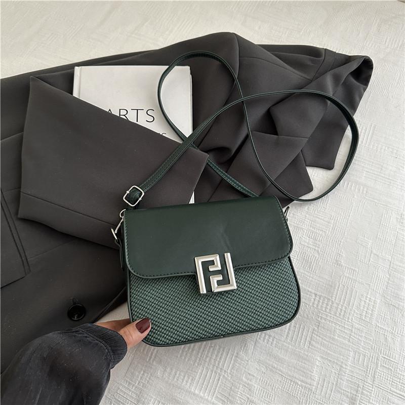 

New fashion small square bag trendy women s bag light luxury versatile commuter shoulder messenger small bag зелений