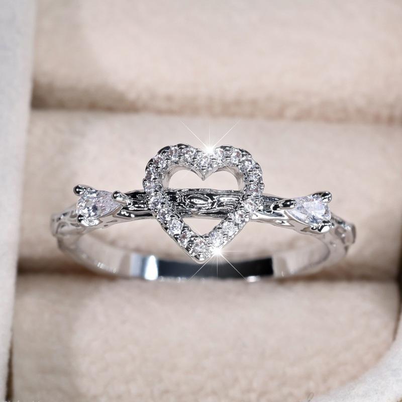 

Hot Sale Hollow Platinum White Diamond Love Hollow Simple Small Fresh Ring no. 6