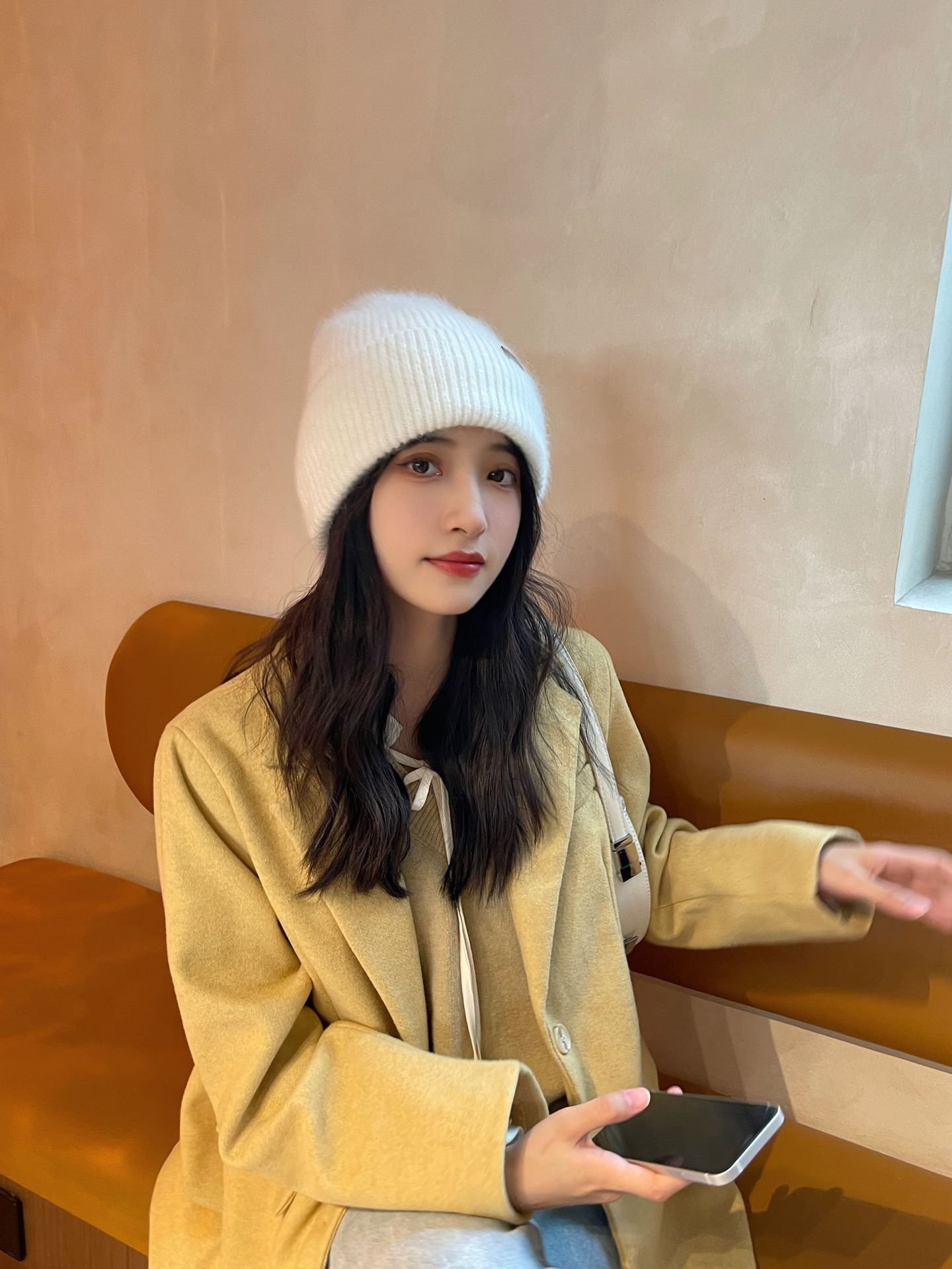 

Rabbit fur knitted hat Children s winter face small wool hat Fleece warm riding windproof pullover hat белый