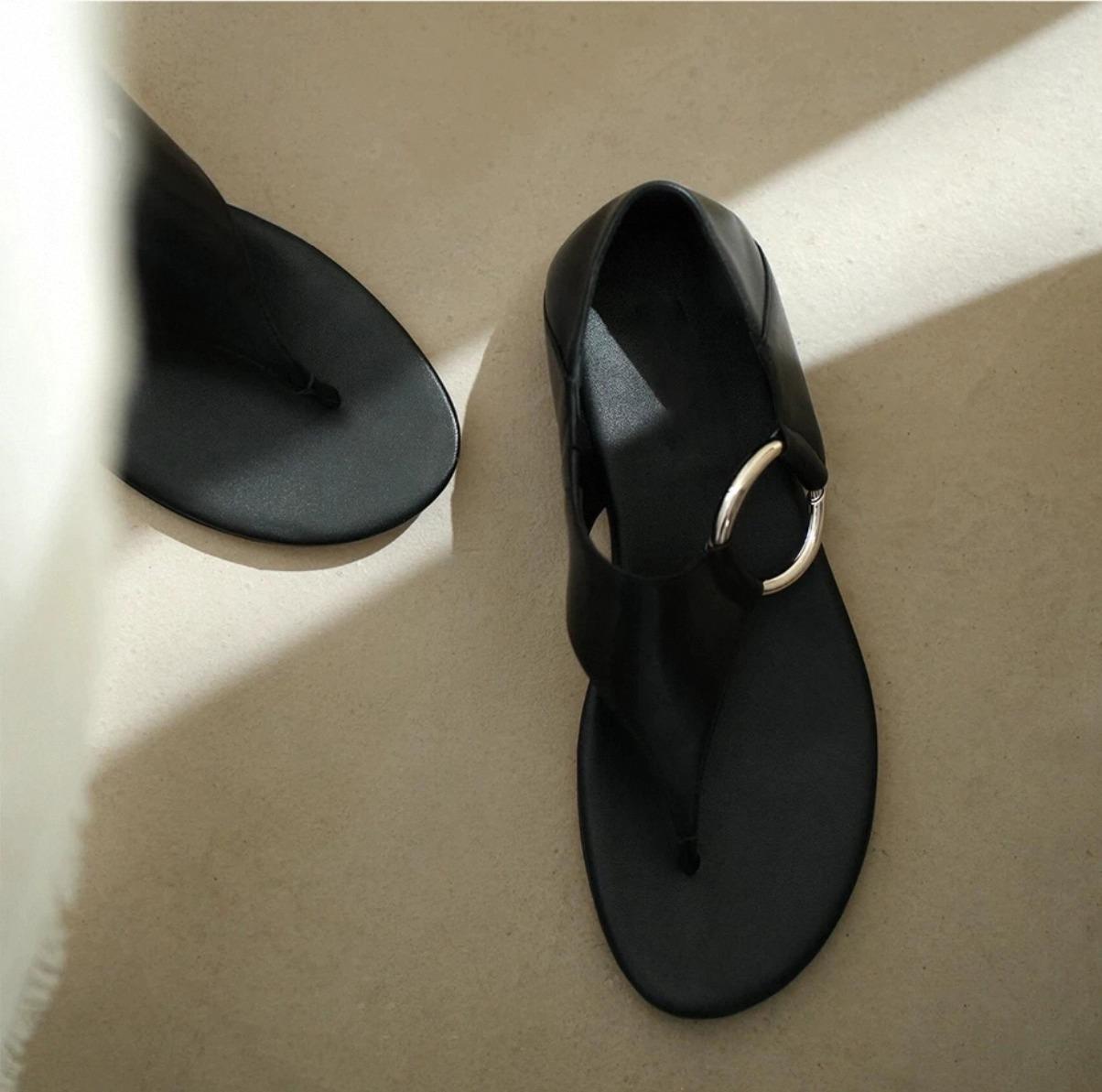 

Cowhide version~ niche design simple metal circle round head pinch foot flip-flop sandals women s casual open-toed flat sandals 35