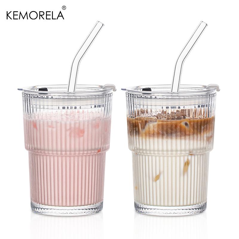1/2 Stück 450 ml gestreifter Glasbecher, transparenter Glasbecher mit Deckel und Strohhalm, geeignet für Eiskaffee, Tee, Saft, Milch und Wasser