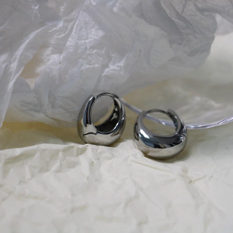 

Gold-Plated Brass Teardrop Earrings: Minimalist, High-End, Mirror-Polished Jewelry