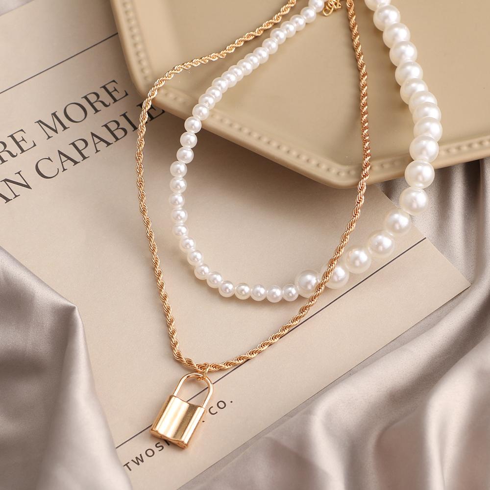 Retro Twist Lock Multilayer Necklace Female Retro Geometric Art Fresh Necklace Wild Necklace Jewelry