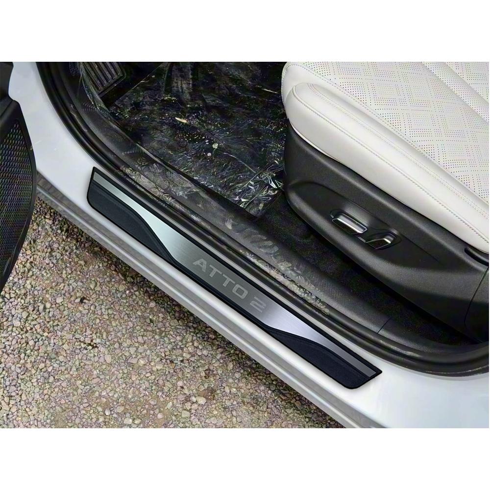 Per BYD ATTO 2 2025 2026 Copri Soglia Porta Protezione Accessori Auto Styling Pedale Soglia Auto Adesivi Interni