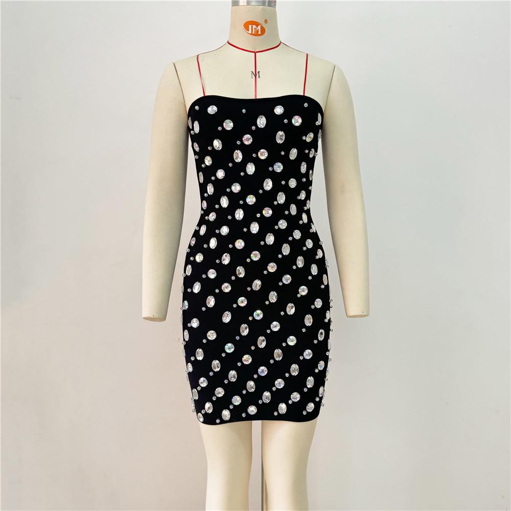 

Вечернее платье-бандаж без бретелек: Приталенная юбка, расшитая бриллиантами и бисером XL чёрный