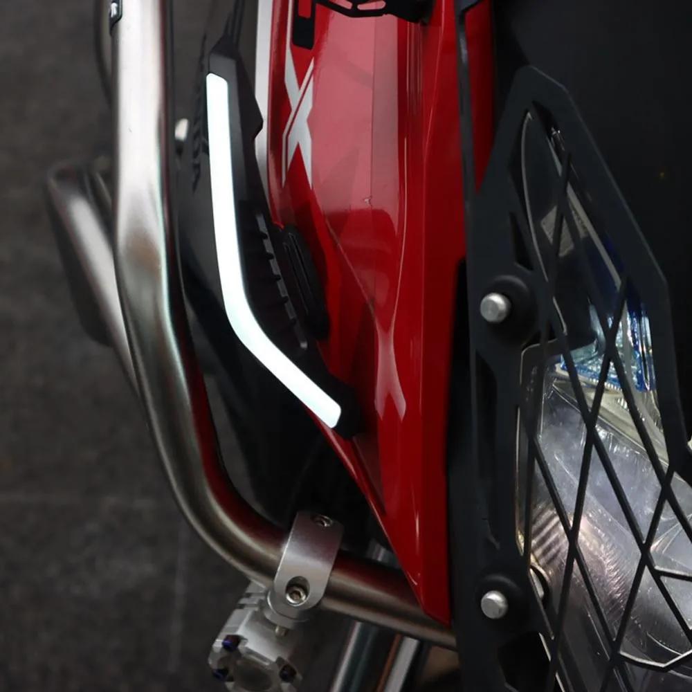 2 Stück Motorrad Frontseiten-Spoiler Winglets Aerodynamisches Flügelset Feste Windabweiser mit LED-Licht Klebe-Dekoraufkleber