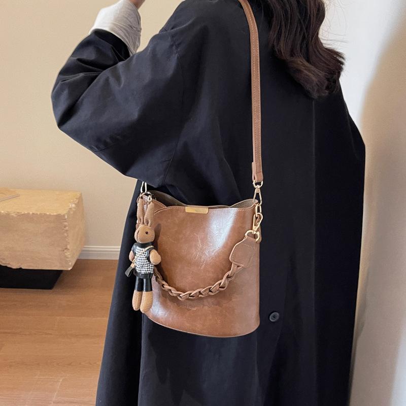 Bucket Bag Women's Oblique Span Small Satchel Niche Retro Commuter Shoulder Bag Large Capacity Simple Handbag Small Bag