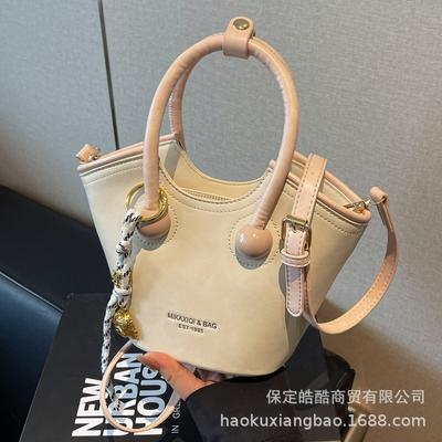 Sac de niche coréen pour femmes 2025 nouveau printemps et été sac à main polyvalent sac bandoulière populaire sac bandoulière messenger sac seau