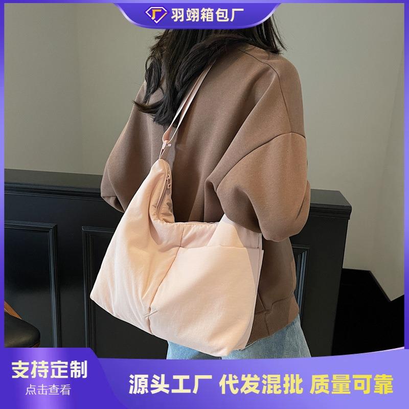 Popular bags women's new fashion textured cloth bags tote bags large-capacity commuter shoulder bags