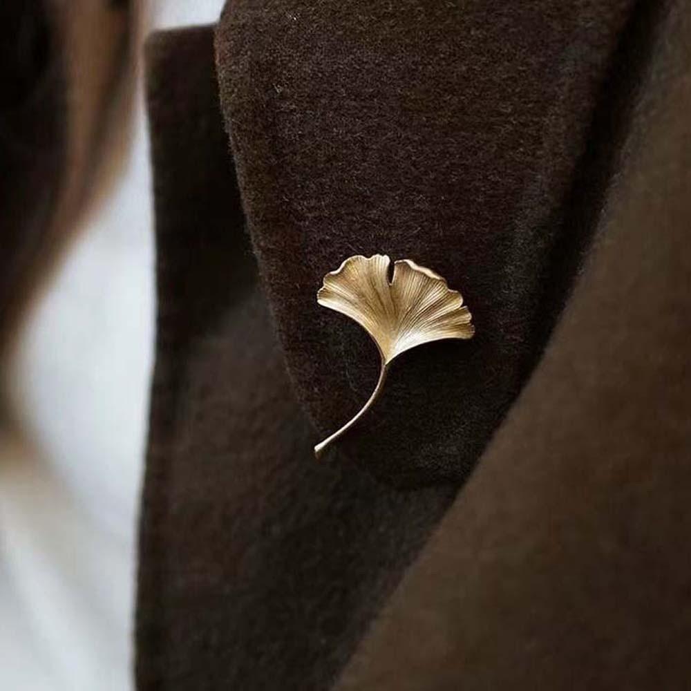 French Style Ginkgo Leaf Brooch Vintage Metal Glossy Corsage Ornament Long Leaf Pin  Women