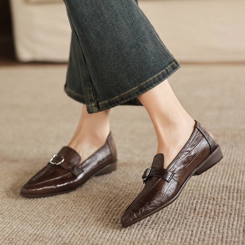 Krazing Pot Sheepskin Round Toe Low Heels Summer Shoes Big Size 42 Retro Fashion Metal Buckle Women Deep Mouth Pumps