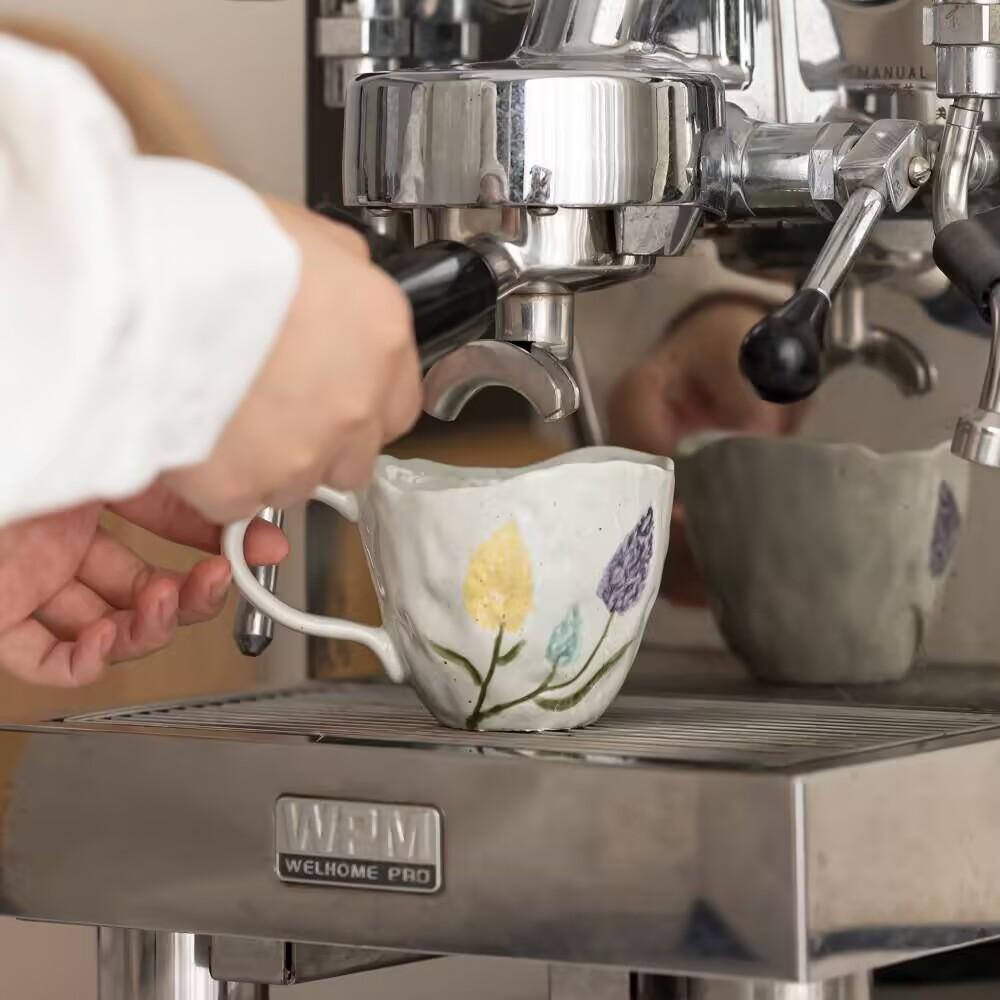 Jingdezhen hand-painted tulip mug for girls, modern style simple coffee cup, Korean-style drinking cup