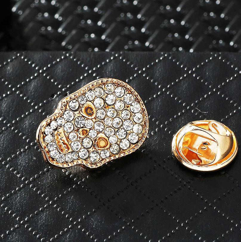 Пара золотых черепов