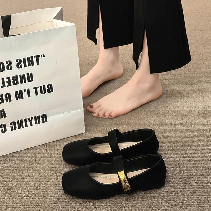 Black Square Head French Retro Xiaoxiang Flat-bottomed Mary Jane Shoes Women's Spring and Autumn New Light Mouth with Skirt Single Shoes