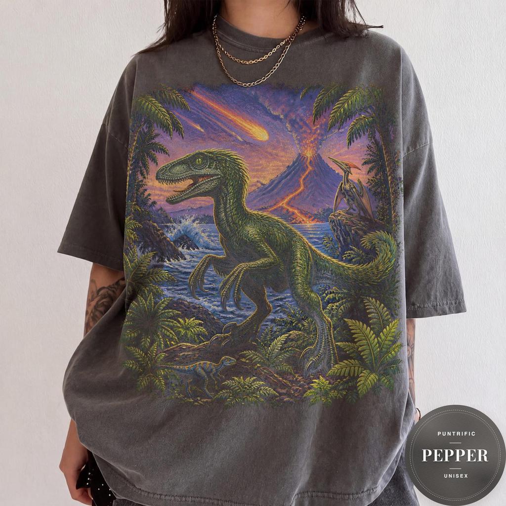 Koszulka z grafiką Velociraptora w stylu vintage, Koszulka z dinozaurem z lat 90., Retro koszulka z raptorem, Prezent dla miłośnika paleontologii i nauki, Koszulka z dinozaurem z lat 80., Koszulka UV