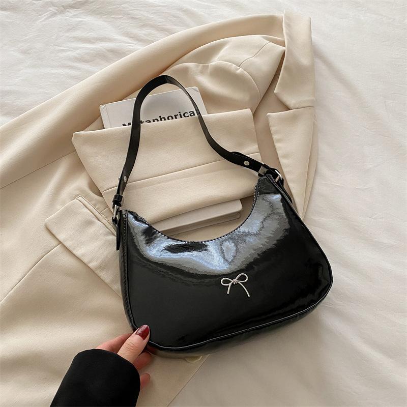 Feel underarm small bag women's summer new fashion versatile shoulder bag niche design baguette handbag