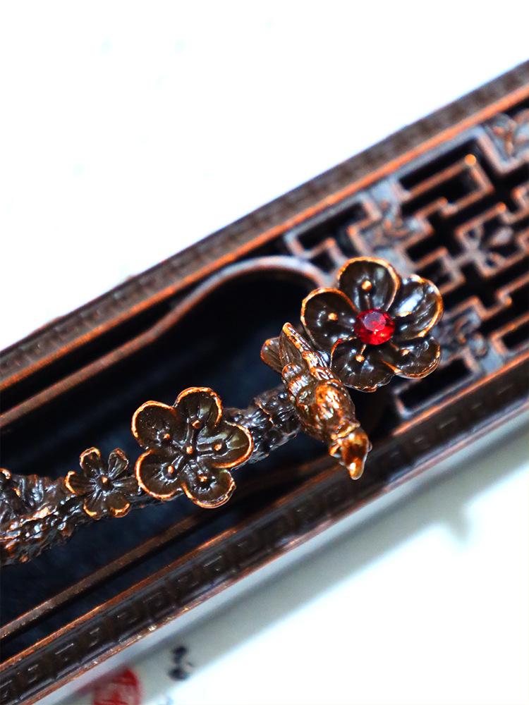 Elegant Antique Deer Alloy Incense Burner for Indoor Use - Perfect for Burning Stick Incense and Home Decoration