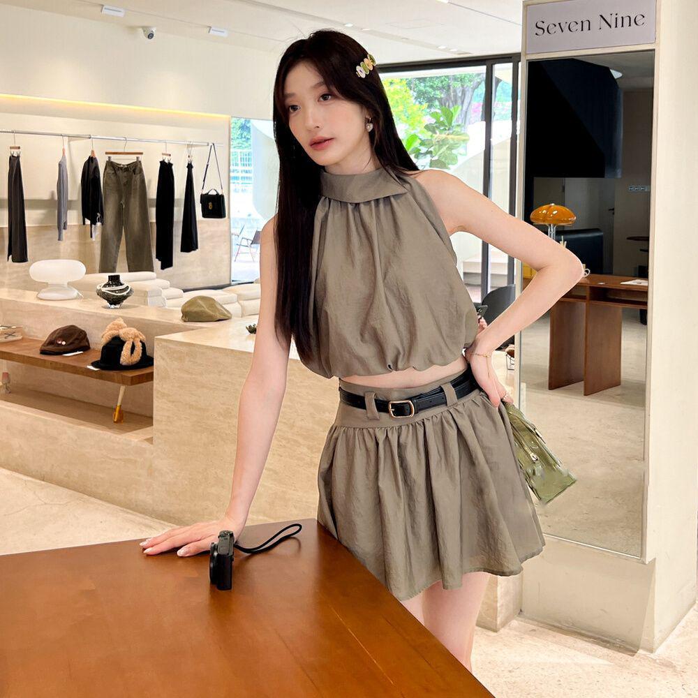 

Wasteland Style A-Line Pleated Two-Piece Set: Lapel Sleeveless Top & High-Waisted Short Skirt Small