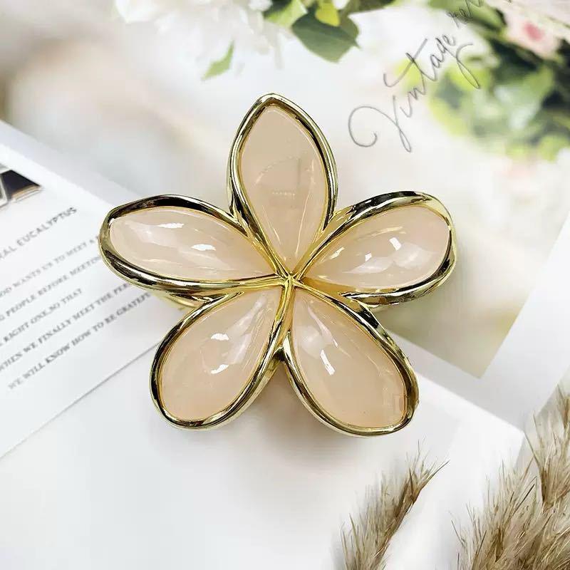 Plumeria Claw Clip: European & American Stylish Hair Accessory for Updos
