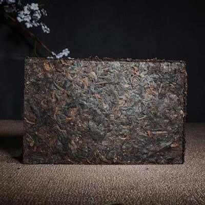 250 g Yiwu Old Tree Puerh Zralý čaj Cihla Yunnan Vařený Pu-erh Tea Pu'er Černý čaj