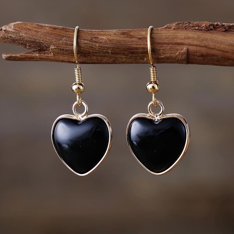 Simple and sweet natural stone love earrings, studs, light luxury jewelry earrings.