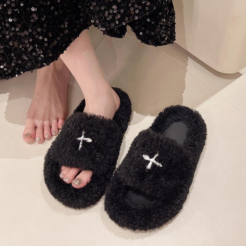 Internet-Berühmtheit Europäische dicksohlige flauschige Hausschuhe Damen Herbst- und Winterbekleidung 2025 neu ins trendige Mode Zuhause Kreuz vielseitig