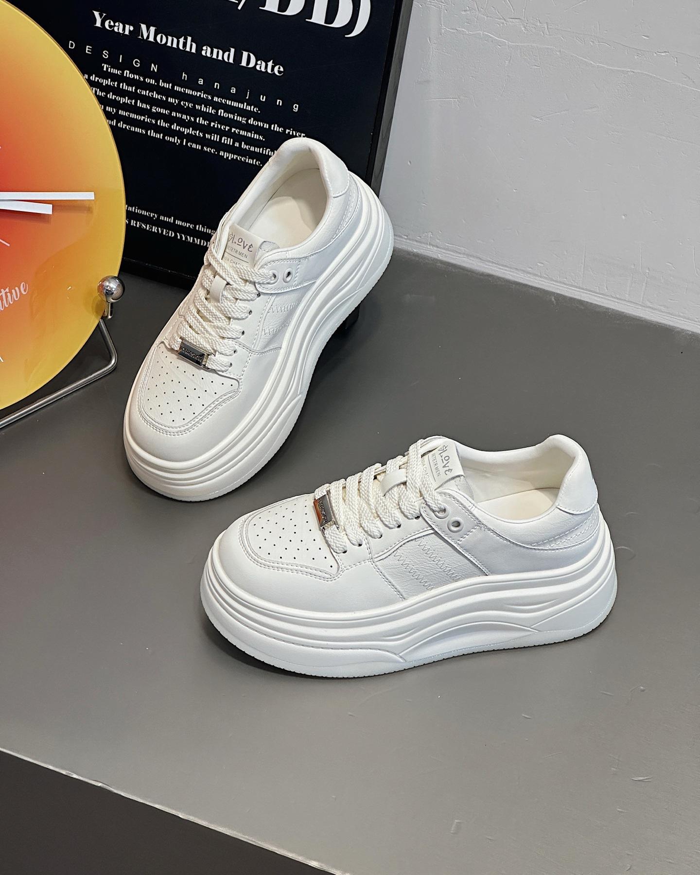 

Leather platform white shoes women s 2025 autumn new comfortable and breathable versatile small height increase leisure sports board 35
