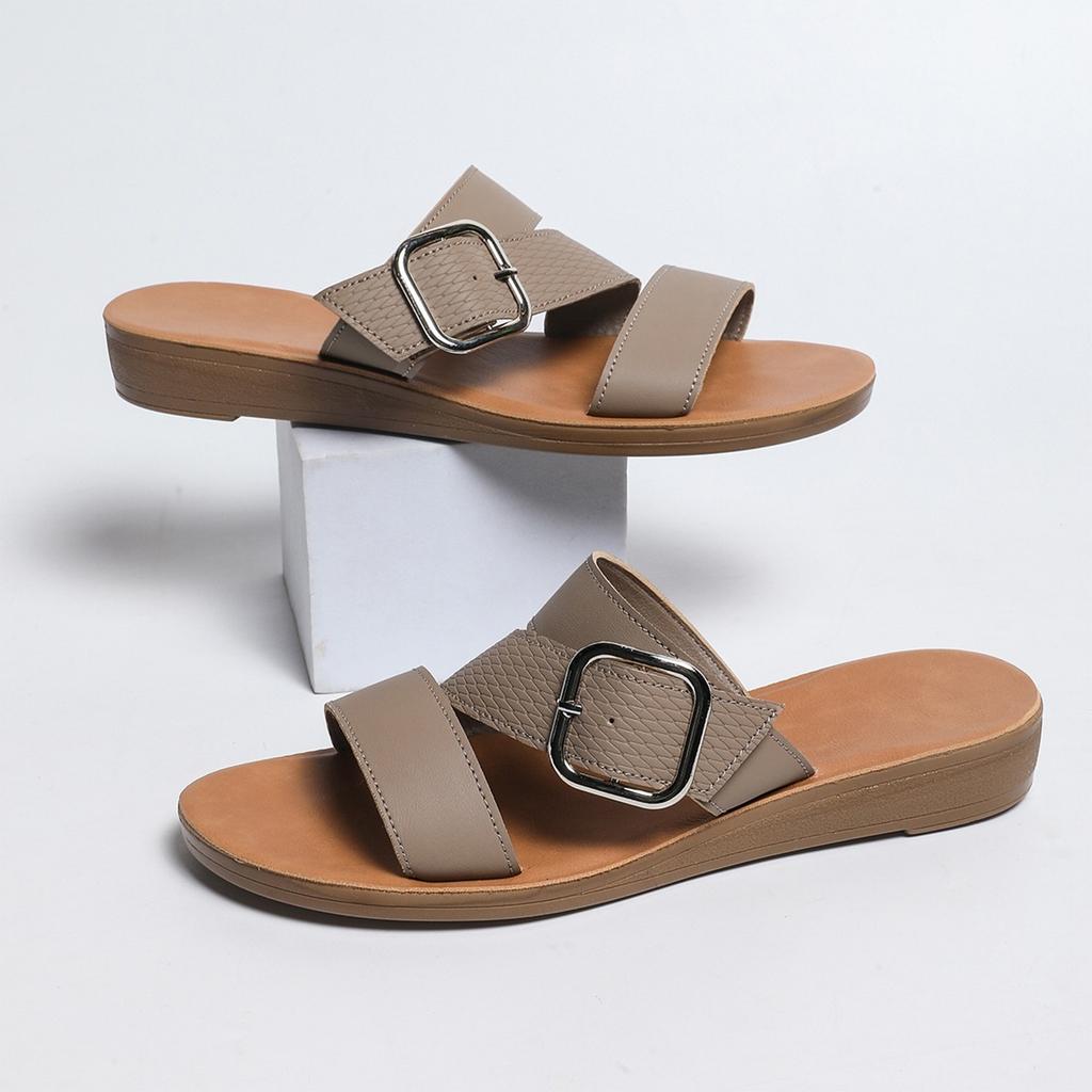 Summer open toed metal belt buckle flat bottomed comfortable beach sandals