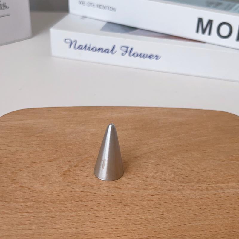 1A 12mm Heart-Shaped Writing Piping Tip for Cream Puffs and Cakes, 304 Stainless Steel
