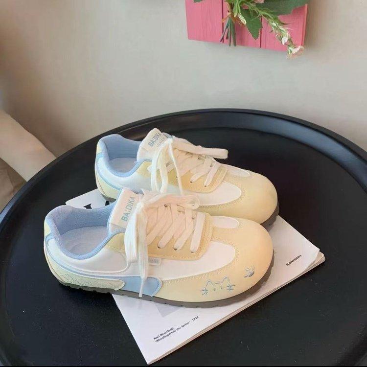 

Нишевые милые немецкие тренировочные повседневные спортивные кеды женские 2025 осень новые маленькие белые кеды женские ins универсальная юбка 40