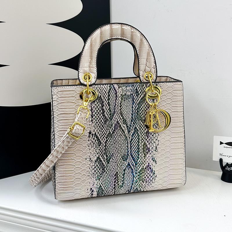 

New high-end light luxury snake pattern bag portable shoulder messenger women s bag бежевий