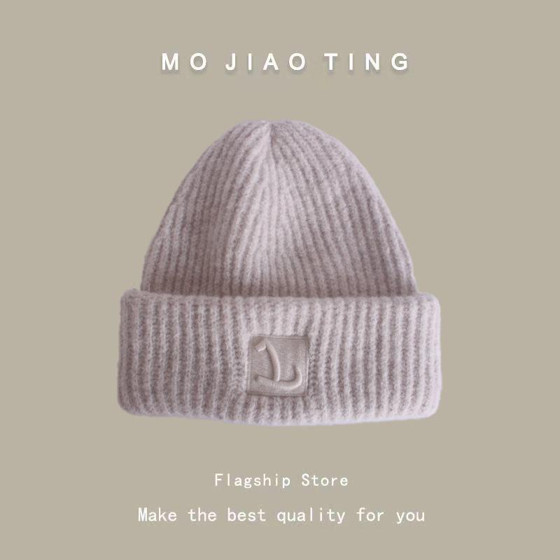 

Женская шерстяная вязаная шапка - Теплая, свободного кроя с защитой ушей и вышивкой букв для осени/зимы