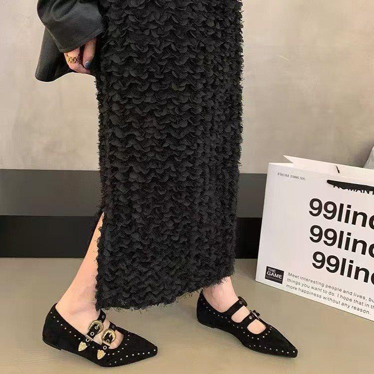 Sapatos Mary Jane de bico fino retrô sapatos de salto único femininos rebites fivela de cinto camurça modelos de outono aumento de altura interna 2025 sapatos de salto único de sola plana