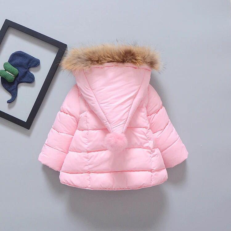 Cappotto invernale imbottito per bambina alla moda. Cappotto invernale imbottito