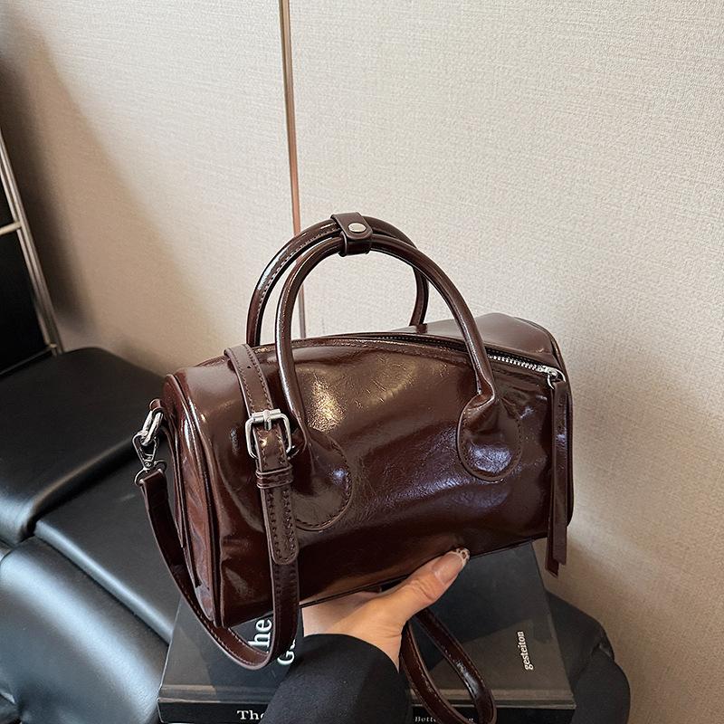 

Niche personality simple handbag fashion trend texture shoulder bag 2025 autumn and winter women s crossbody small square bag