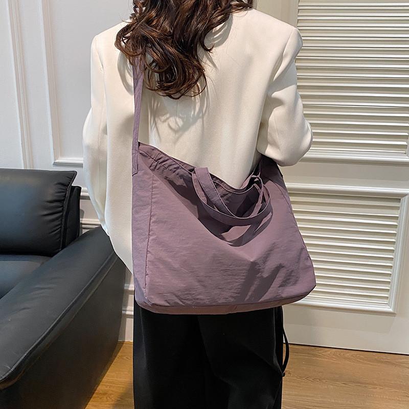 Canvas Tote Bag For Women With Large Capacity And Urban Minimalist Style