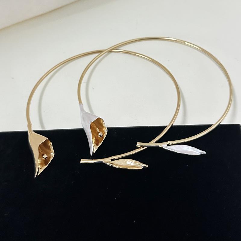 Simple And Light Luxury Temperament Cold Style Metal Leaf Flower Necklace Fashionable Personality Clavicle Chain Open Collar