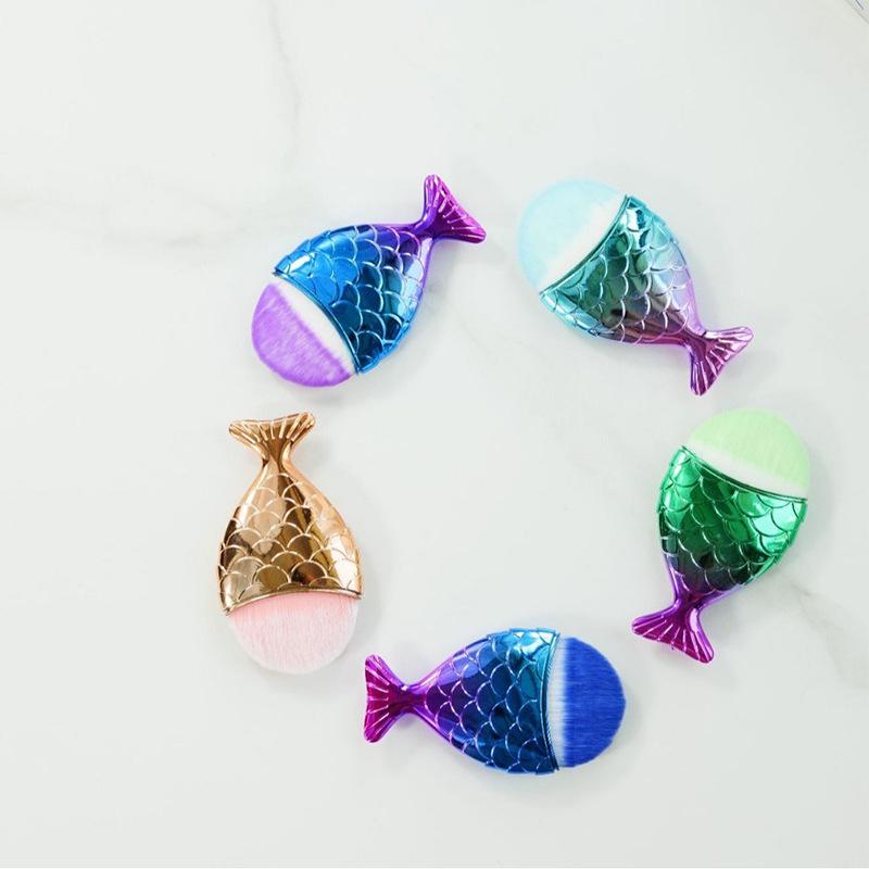 Mermaid Tail Fish Scale Makeup Brush for Concealer and Foundation