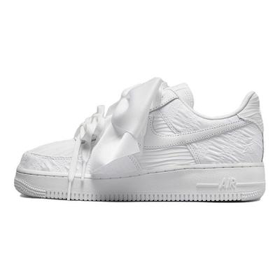Tênis cano baixo Air Force 1 LX Triple White com detalhe de gravata borboleta feminino DV4244-111