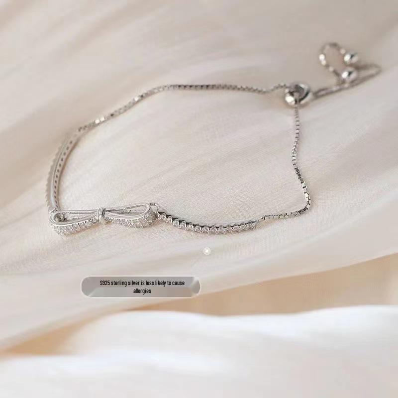 Exquisite Diamond Bow Bracelet: Luxurious Gift for Her