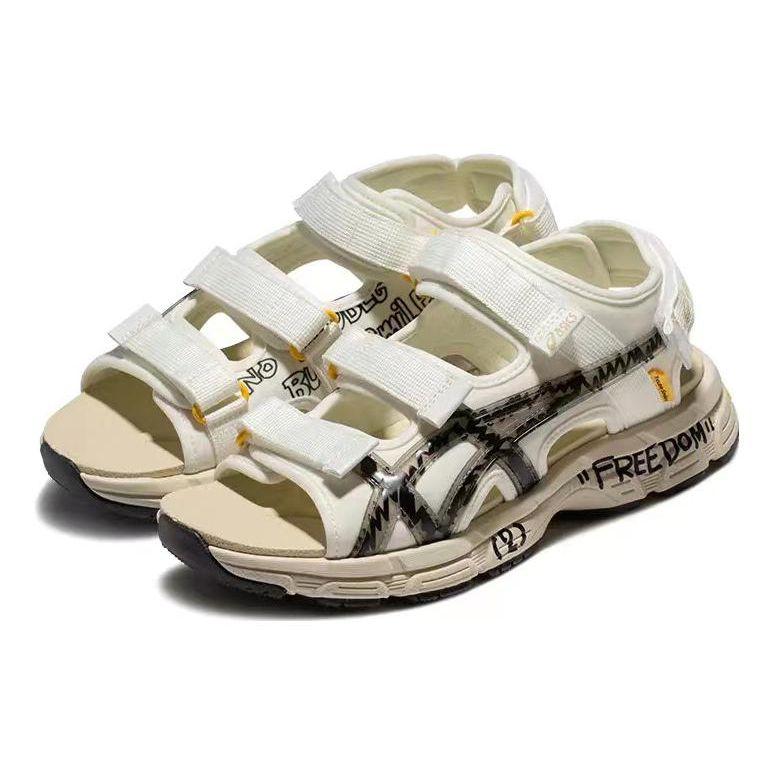 Asics X Trouble Smile Kahana SD2 Sandali Unisex Bianco Nero Beige 1203A357-100