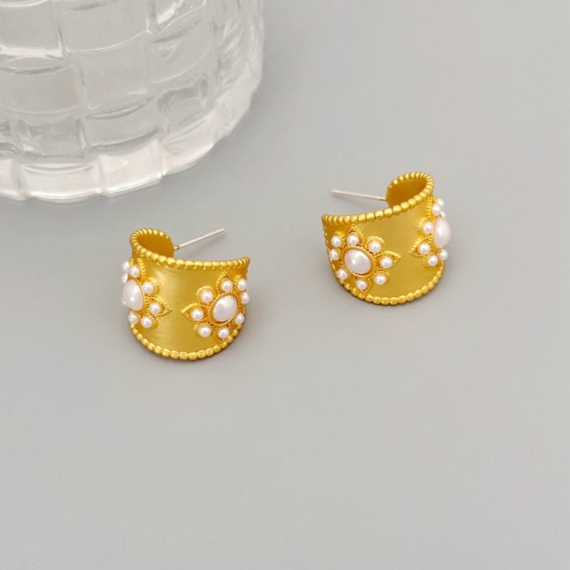

Vintage Court Gold Earrings Women S C-Shaped High-End Light Luxury Stud Earrings золотий