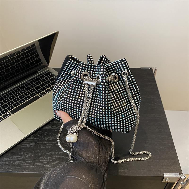 

Trendy small bag women s simple 2025 winter new casual messenger bag ins fashion Korean version chain bucket bag різнокольоровий